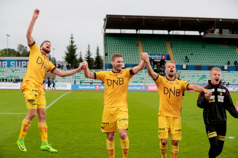 GODER MINNER: Emil Ødegaard har mange gode minner fra tida i LSK. Her jubler han som 18-åring sammen med Aleksander Melgalvis, Frode Kippe og Mats Haakenstad. Foto: Lise Åserud / NTB