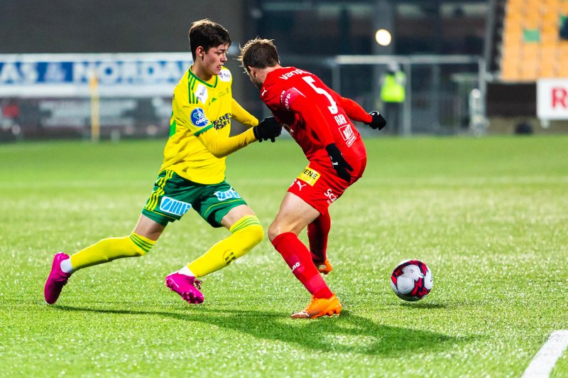 STORTALENT: Elias Solberg spilte mot LSK og Simen Rafn i 2020. Foto: Inge Andre Selnes, Ull/Kisa Fotball