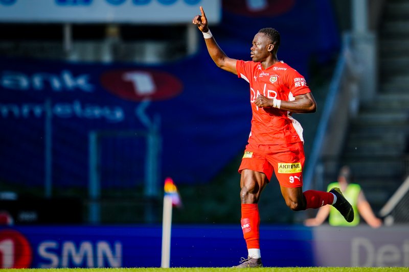 ENER MED TO MÅL: Akor Adams scoret begge LSKs mål i seieren over Rosenborg på Lerkendal. Foto: Ole Martin Wold / NTB