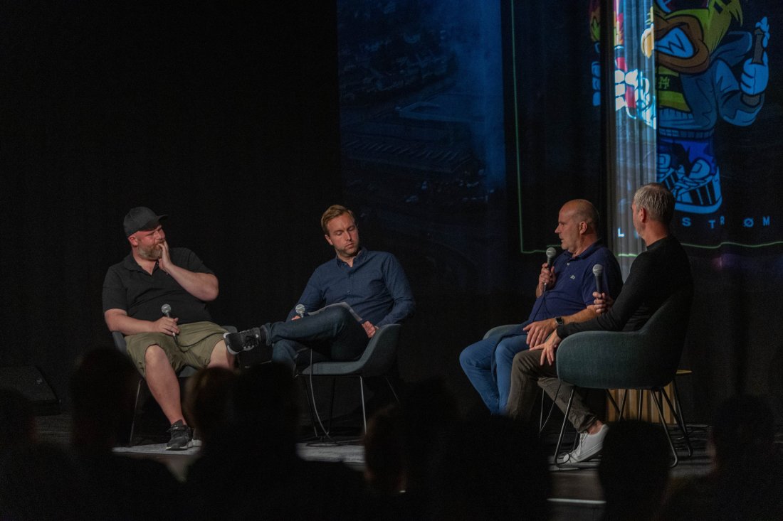 LIVE-PODCAST: I en snau time snakket Patrick Ween (fra venstre), Lars Raastad, Geir Bakke og Petter Myhre - blant annet om søndagens derby. Foto: FREDRIK TYSKEBERG