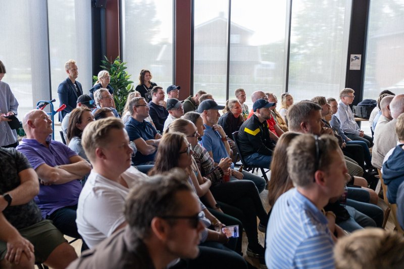 FULL SAL: Mange hadde møtt opp på Lillestrøm bibliotek. Foto: Kristian G. Myhre