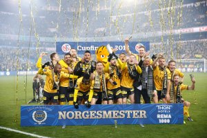 MESTERE: LSK avsluttet 2017-sesongen med å slå Sarpsborg i cupfinalen. 5. mars står det om årets første tittel når Rosenborg kommer på besøk i UNICEF Mesterfinale.