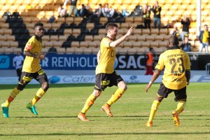 Aleksander Melgalvis jubler etter scoring mot Sandefjord