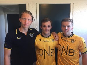 William Magnusson, Tobias Gran og Marius Kolstad etter seieren mot Gjøvik-Lyn