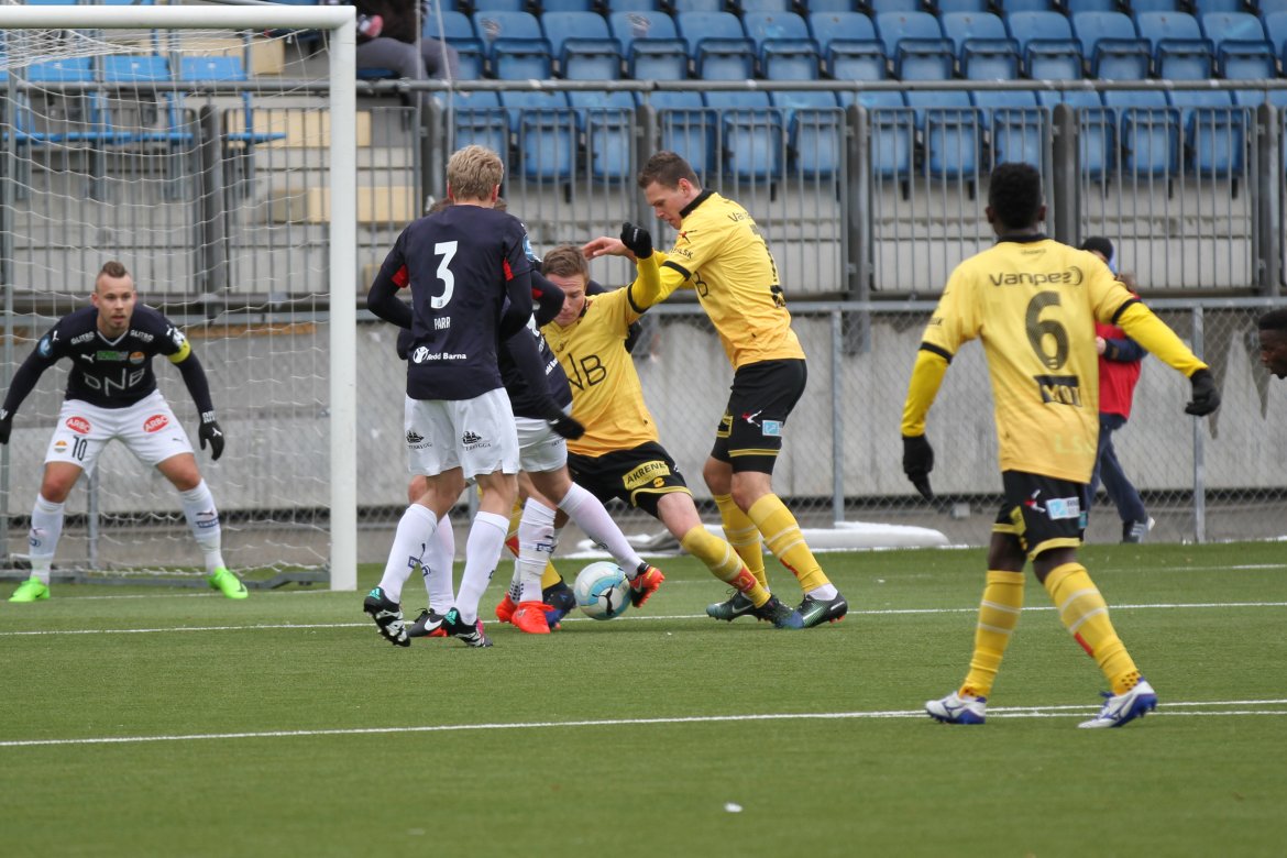 Simen Kind Mikalsen og Tomas Malec mot Strømsgodset