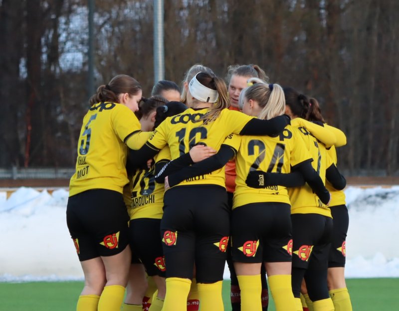 IMPONERER: LSKs damelag fortsetter å imponere og nærmer seg opprykk. Den avgjørende kampen blir spilt den siste helgen før jul.