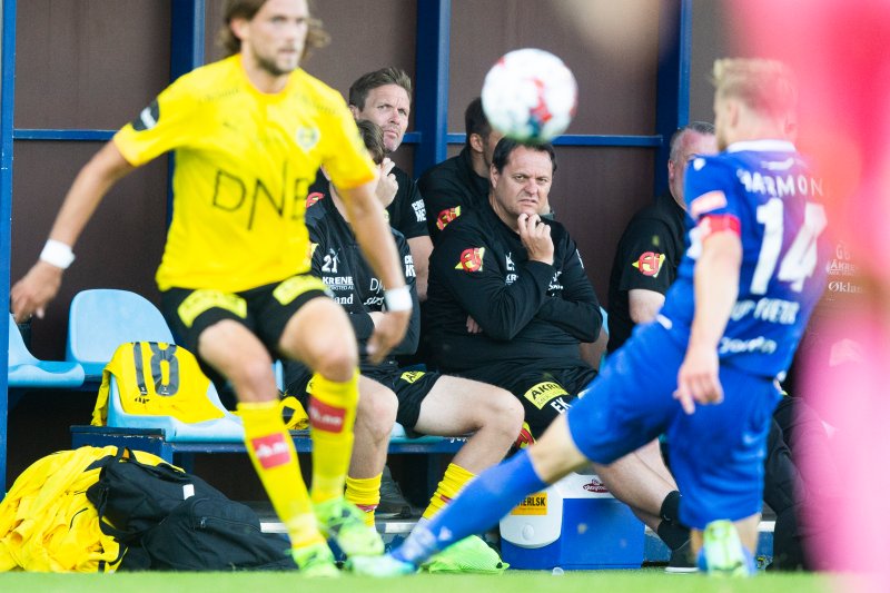 VETERAN: Erik Kveen har nesten like mange sesonger bak seg i LSK som Frode Kippe (til venstre. Her fra bortekampen mot Sandefjord i 2021. Foto: Trond Reidar Teigen / NTB