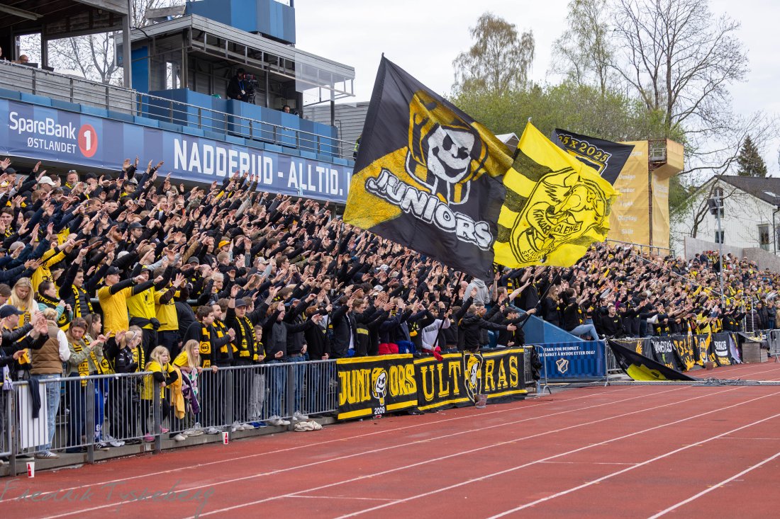 Hjemmebane-følelse: 1400 LSK-supportere. Foto: Fredrik Tyskeberg
