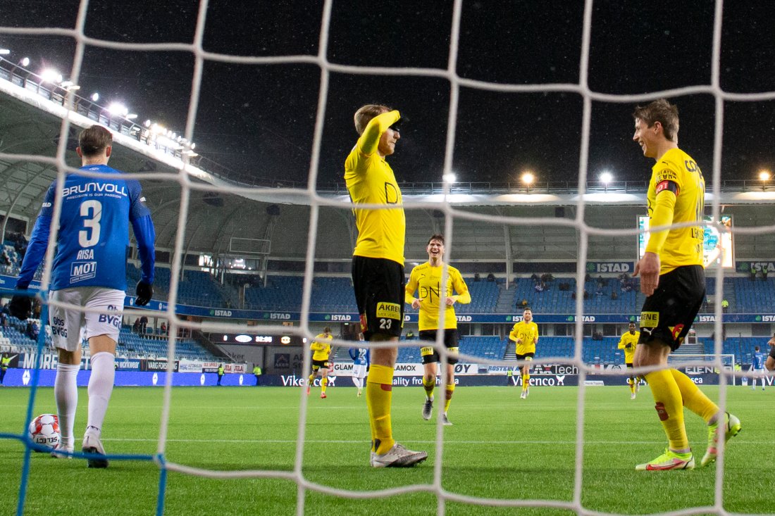 TO KAPTEINER: Gjermund Åsen (t.v) tok over kapteinsbindet fra Thomas Lehne Olsen da spissen i 2022 reiste noen måneder til Dubai for å spille fotball der.