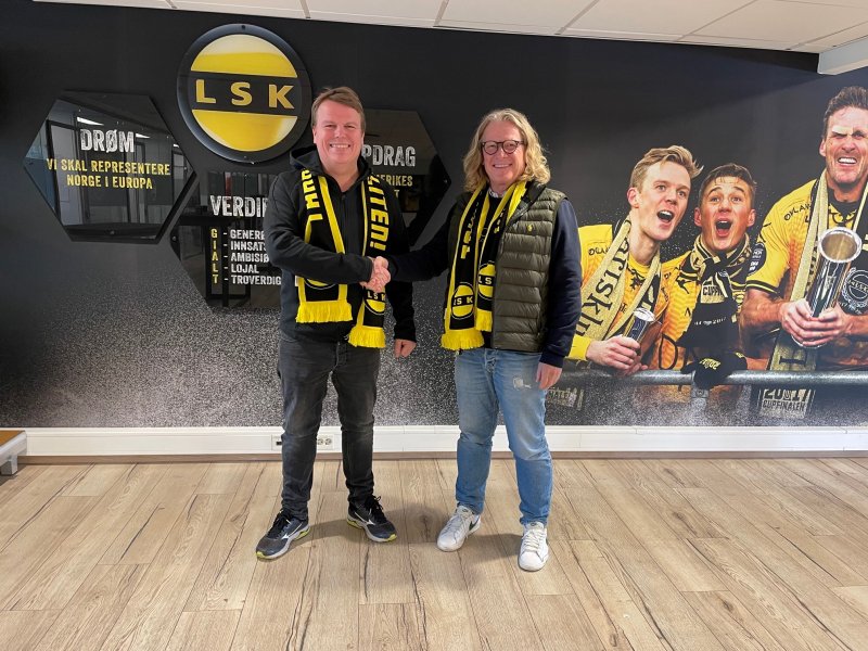 SAXI ER MED! Daglig leder Christian Stav i Saxi Produkter og Morten Stokstad i LSK er glade for å kunne fortsette det gode samarbeidet.