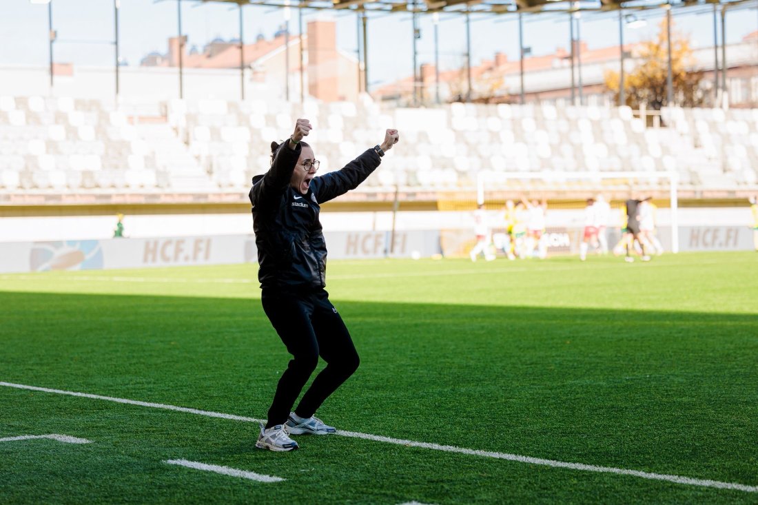 ENGASJERT: Milene Ramos har alltid vært opptatt av fotball, men forteller at da hun ble trener fikk fotballen en ny mening. FOTO: Jimi Soinila