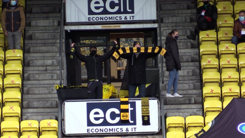 SOFA-KAMP: Rune Kvalheim og Trond Kristoffersen fikk se Lillestrøm slå Tromsø fra de beste plassene på Åråsen.